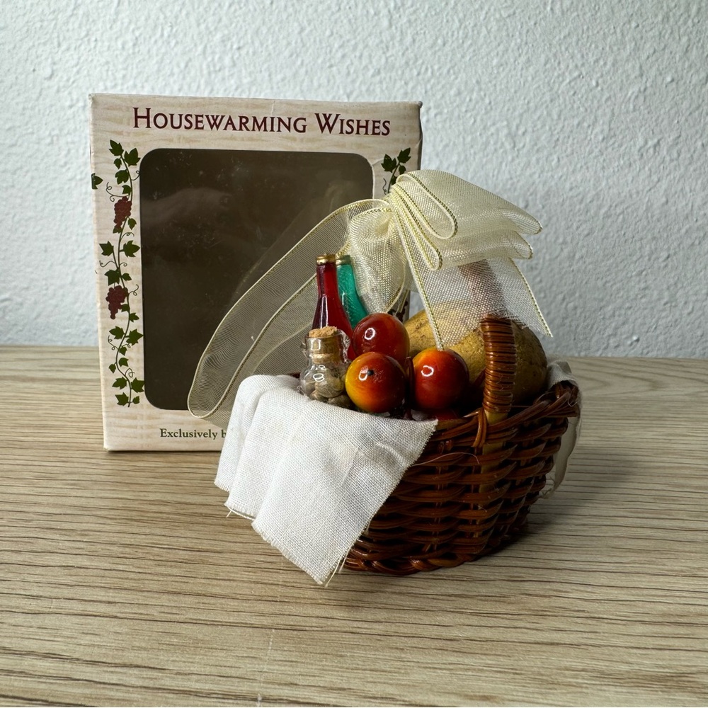 Roman Inc. 1999 Housewarming Wishes Picnic Basket Ornament 88980‎ NEW